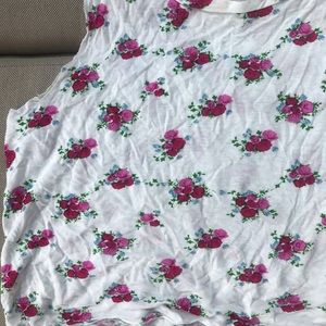 Forever 21 Tops - floral crop top Forever 21 Tops - floral crop top